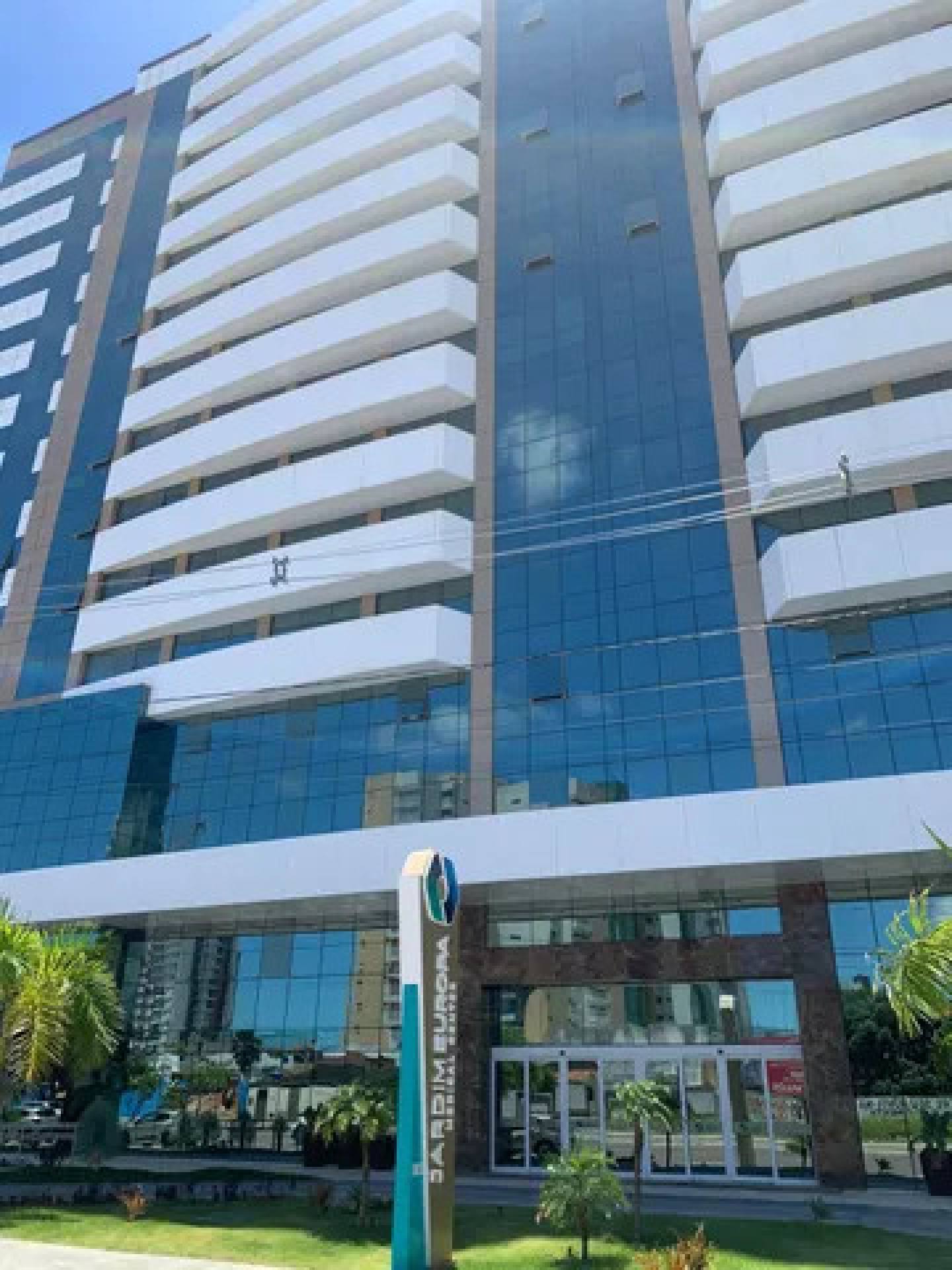 Aluga-se sala no Jardins