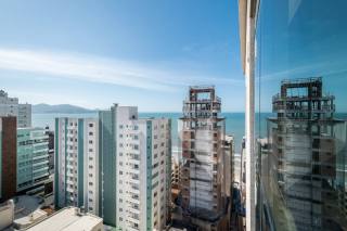 Cobertura Para Vender com 4 quartos 4 suítes no bairro meia praia em Itapema