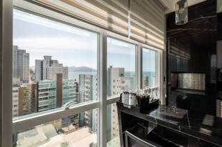 Cobertura Para Vender com 4 quartos 4 suítes no bairro meia praia em Itapema