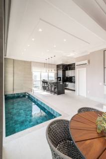 Cobertura Para Vender com 4 quartos 4 suítes no bairro meia praia em Itapema