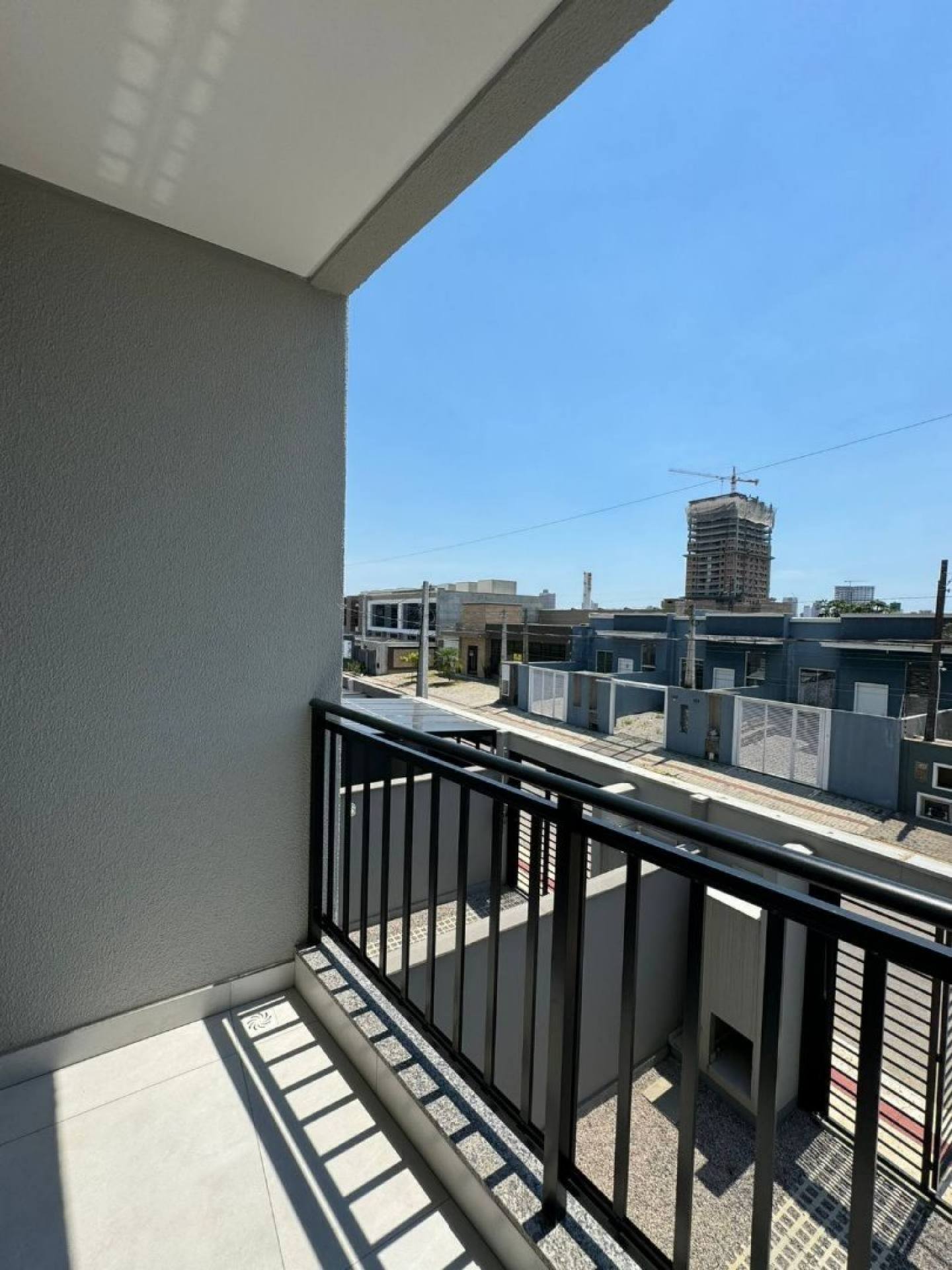 Sobrado Para Alugar com 2 quartos 2 suítes no bairro porto belo em Porto Belo