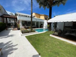 Aluga-se mansão na Barra da Tijuca