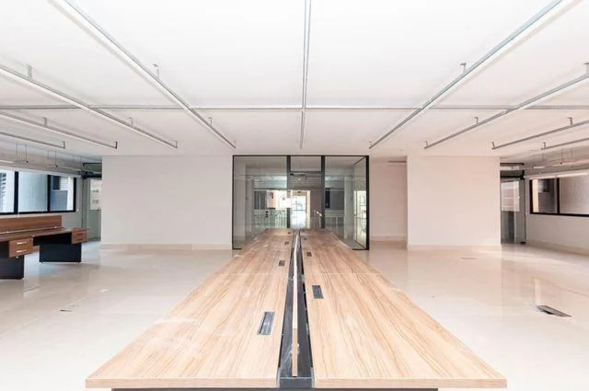 Aluga-se edifício comercial