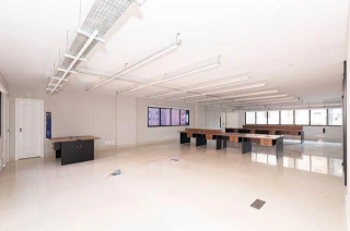 Aluga-se edifício comercial