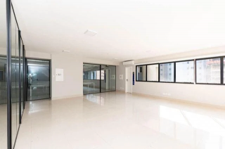 Aluga-se edifício comercial