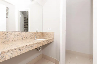 Aluga-se edifício comercial