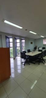 Vende-se edifício comercial