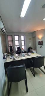 Vende-se edifício comercial