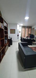 Vende-se edifício comercial