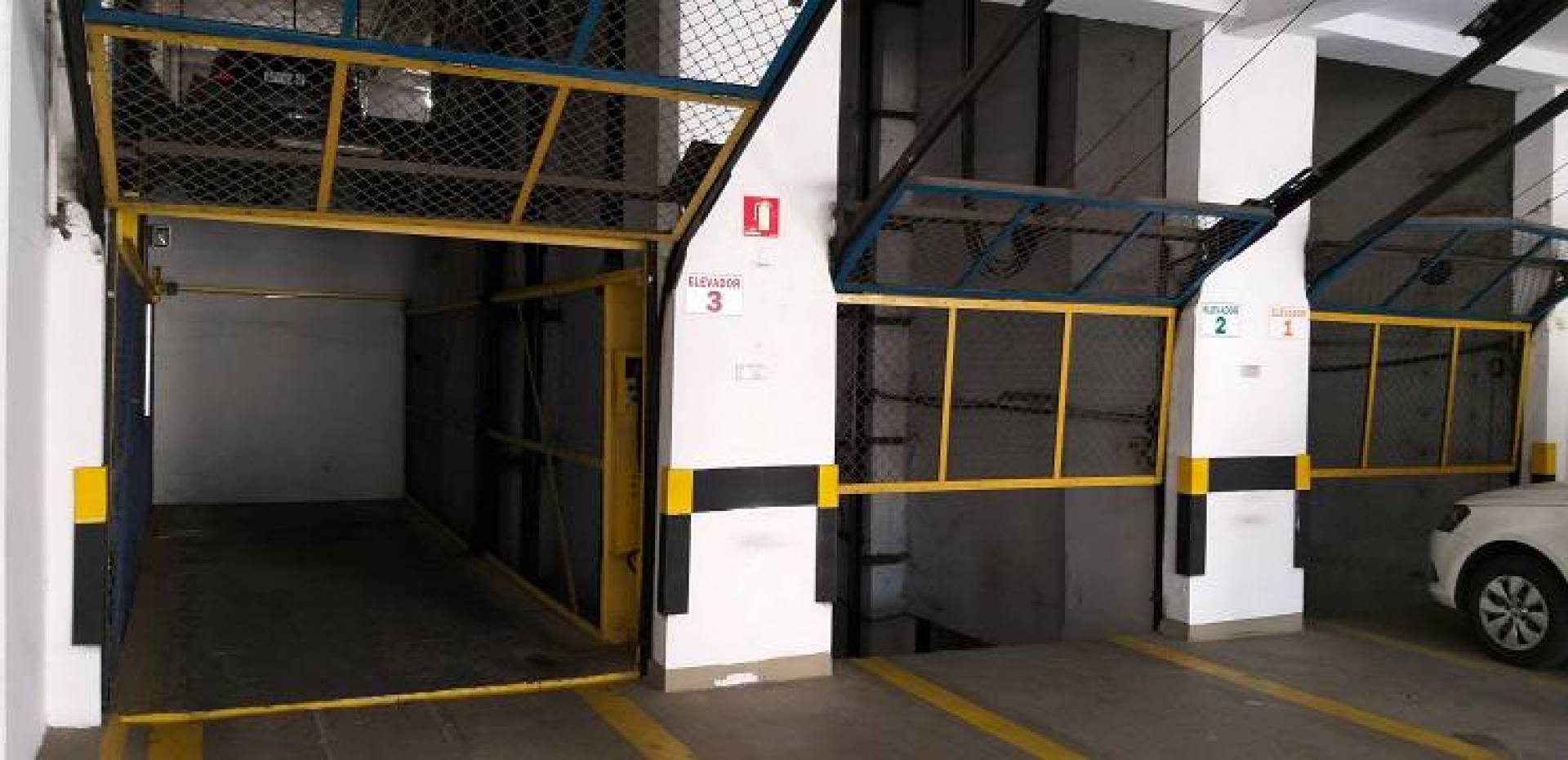 Vende-se garagem no centro