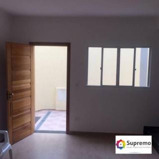 Aluga-se casa de vila