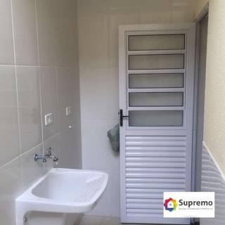 Aluga-se casa de vila