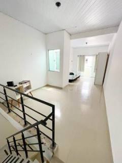 Vende-se casa de vila