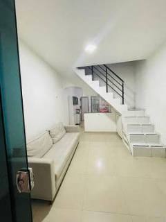 Vende-se casa de vila