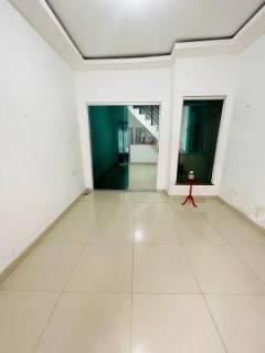 Vende-se casa de vila