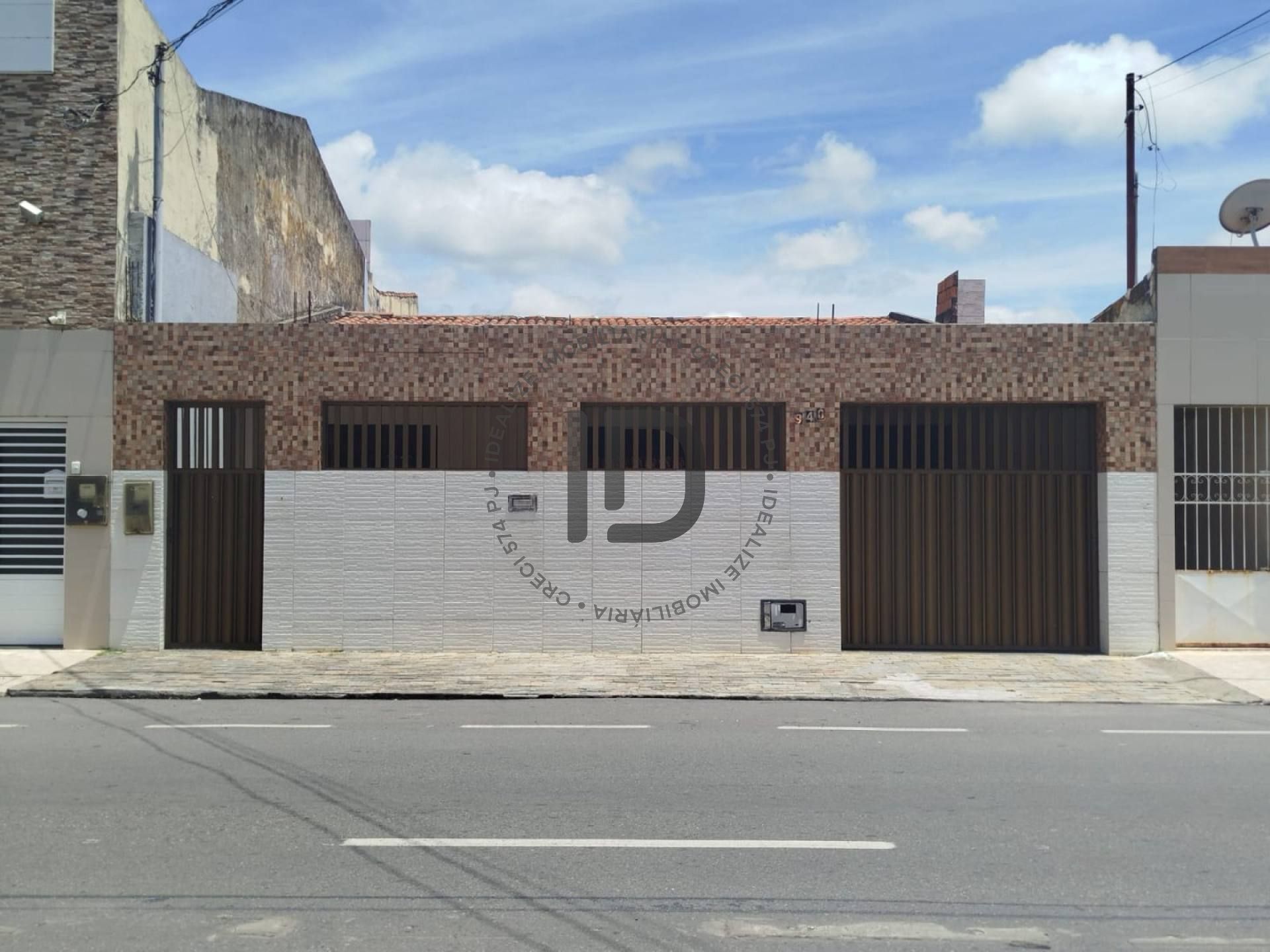 Casa no Bugio em Avenida Principal.