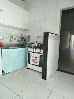 Casa no Bugio em Avenida Principal.