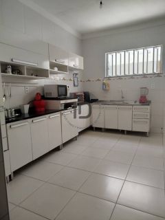 Casa no Bugio em Avenida Principal.