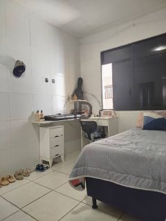 Casa no Bugio em Avenida Principal.