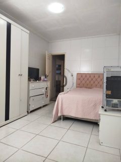 Casa no Bugio em Avenida Principal.