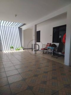 Casa no Bugio em Avenida Principal.