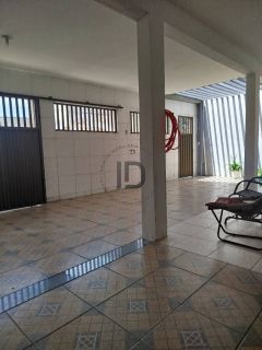 Casa no Bugio em Avenida Principal.