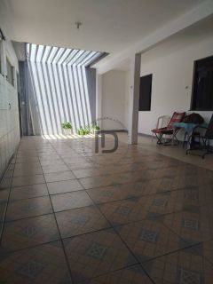 Casa no Bugio em Avenida Principal.