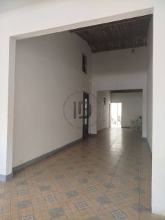 Casa no Bugio em Avenida Principal.