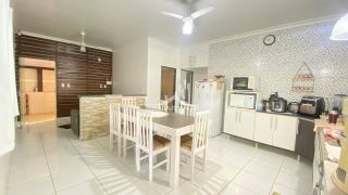 Casa com piscina a 800 metros da praia do tabuleiro