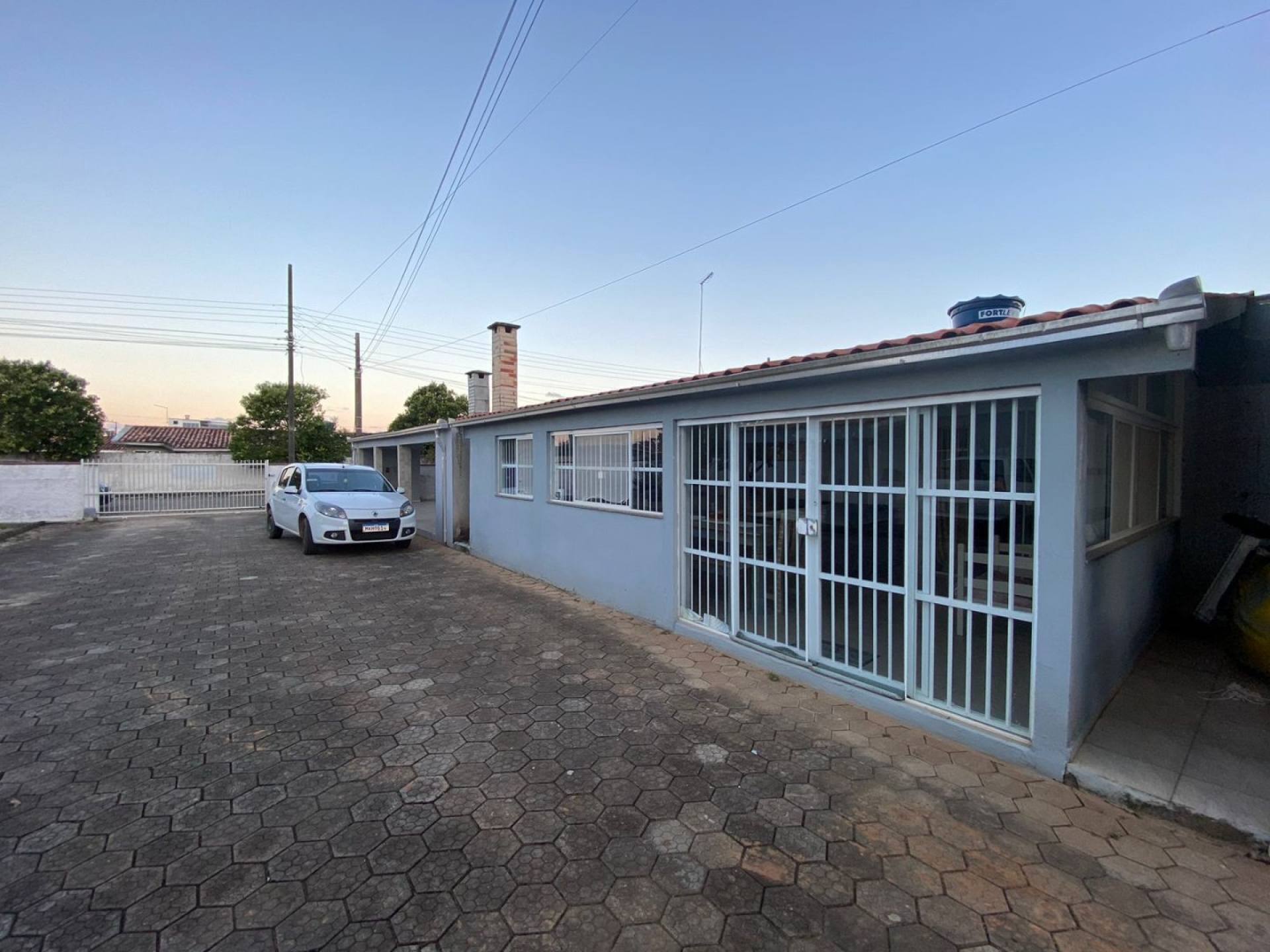 Casa na praia mobiliada em condomínio fechado