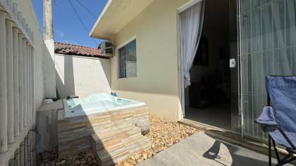 Casa na praia com jacuzzi sendo vendida abaixo do valor de mercado