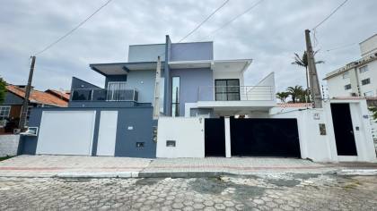 Sobrado com vista para o mar á venda com 3 quartos 1 suítes no bairro Centro em Penha