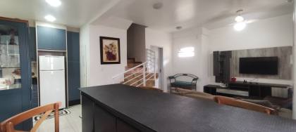 Sobrado 100 metros do mar com 3 dormitórios (1 suíte) - Itajubá em Barra Velha