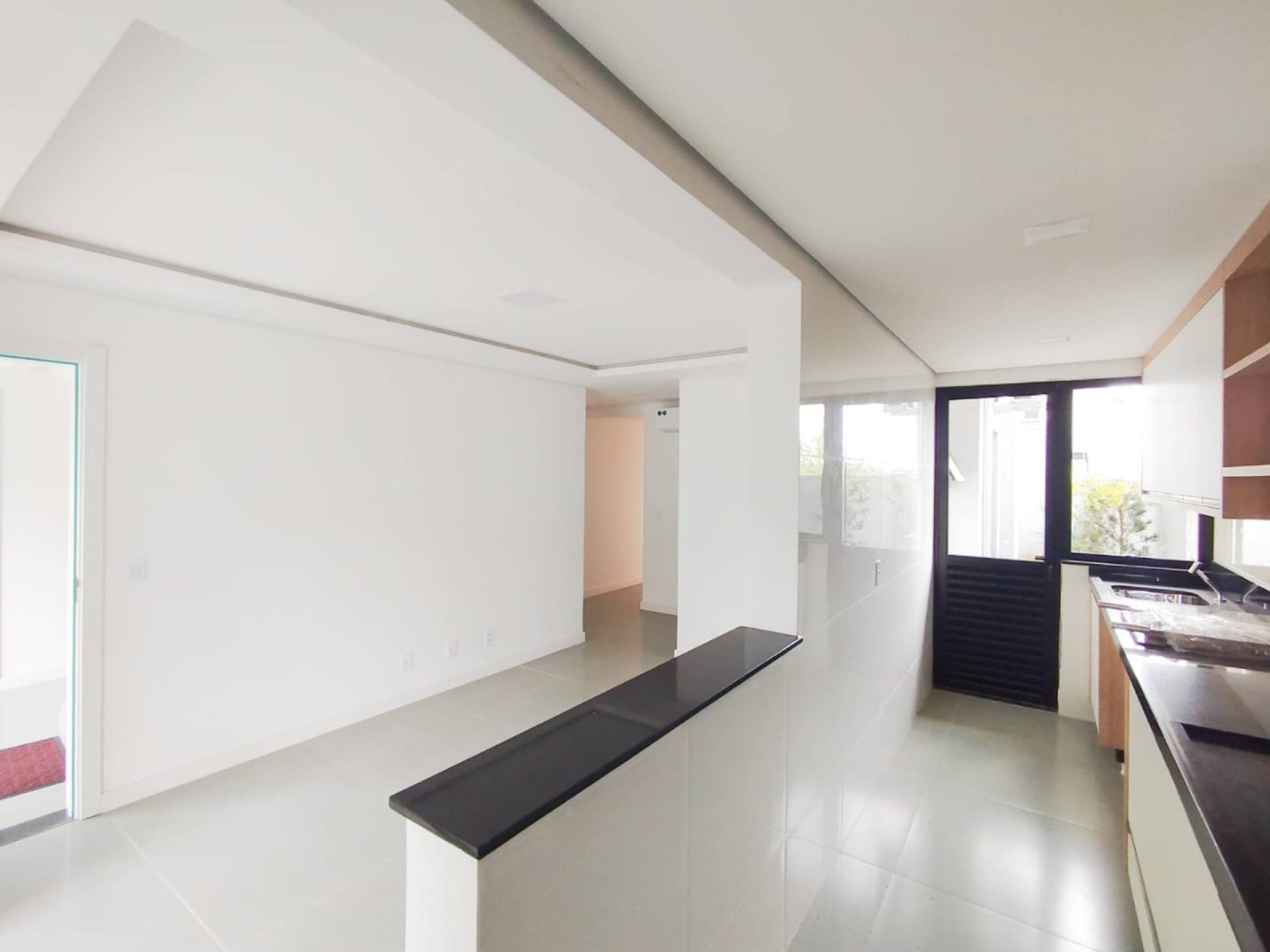 Apartamento a venda 1 suíte e 2 demi-suítes no bairro ITACOLOMI em Balneário Piçarras - SC