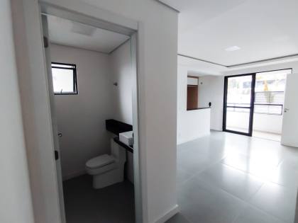 Apartamento a venda 1 suíte e 2 demi-suítes no bairro ITACOLOMI em Balneário Piçarras - SC