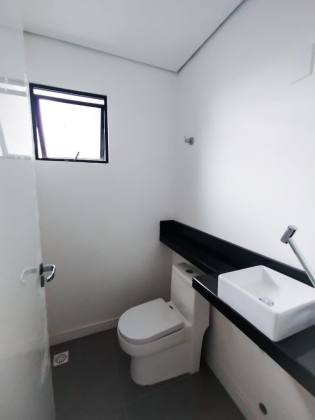 Apartamento a venda 1 suíte e 2 demi-suítes no bairro ITACOLOMI em Balneário Piçarras - SC