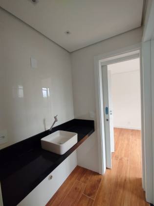 Apartamento a venda 1 suíte e 2 demi-suítes no bairro ITACOLOMI em Balneário Piçarras - SC