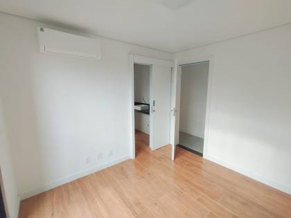 Apartamento a venda 1 suíte e 2 demi-suítes no bairro ITACOLOMI em Balneário Piçarras - SC