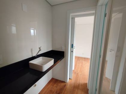 Apartamento a venda 1 suíte e 2 demi-suítes no bairro ITACOLOMI em Balneário Piçarras - SC