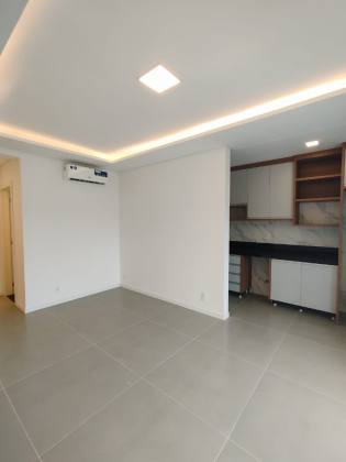 Apartamento Para Vender com 2 demi- suites e 1 suíte no bairro ITACOLOMI em Balneário Piçarras