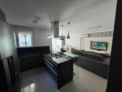 Apartamento para locação anual ha poucos passos da Praia central de BC com 3 suítes.