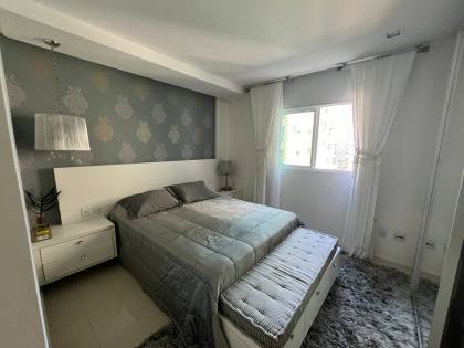 Apartamento para locação anual ha poucos passos da Praia central de BC com 3 suítes.