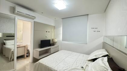 Apartamento para locação anual ha poucos passos da Praia central de BC com 3 suítes.