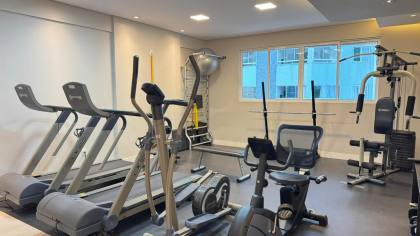 Apartamento para locação anual ha poucos passos da Praia central de BC com 3 suítes.