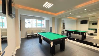 Apartamento para locação anual ha poucos passos da Praia central de BC com 3 suítes.