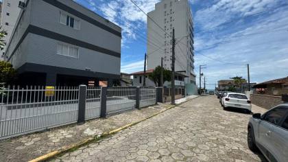 Apartamento Para Alugar com 3 quartos 1 suítes no bairro centro  em Balneário Piçarras