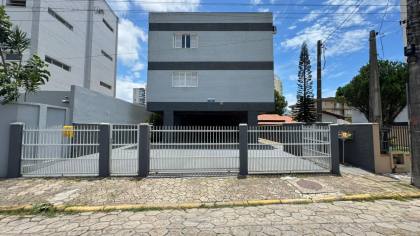 Apartamento Para Alugar com 3 quartos 1 suítes no bairro centro  em Balneário Piçarras