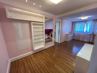 Casa de alto padrão, a 200 metros do mar, com piscina.