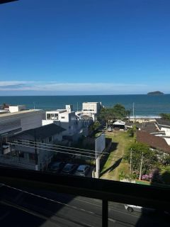 Seu apartamento na praia com vista para o mar está te esperando!