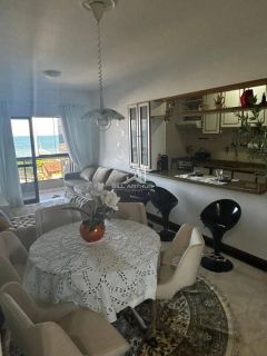 Seu apartamento na praia com vista para o mar está te esperando!